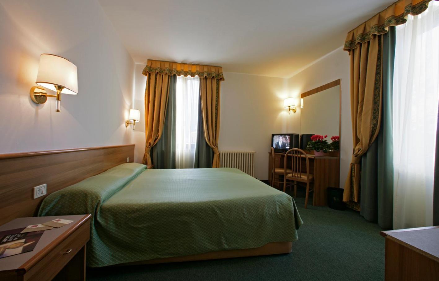 Liberty Hotel Male Luaran gambar