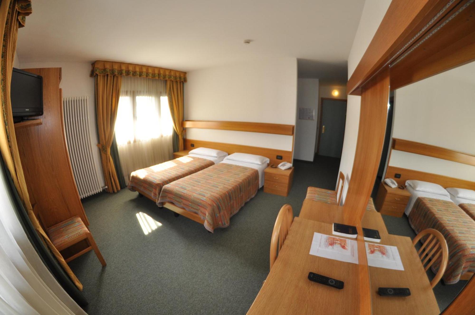 Liberty Hotel Male Luaran gambar