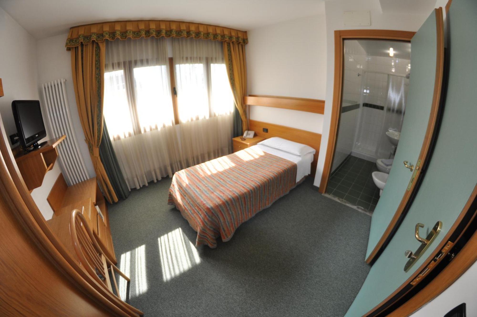 Liberty Hotel Male Luaran gambar