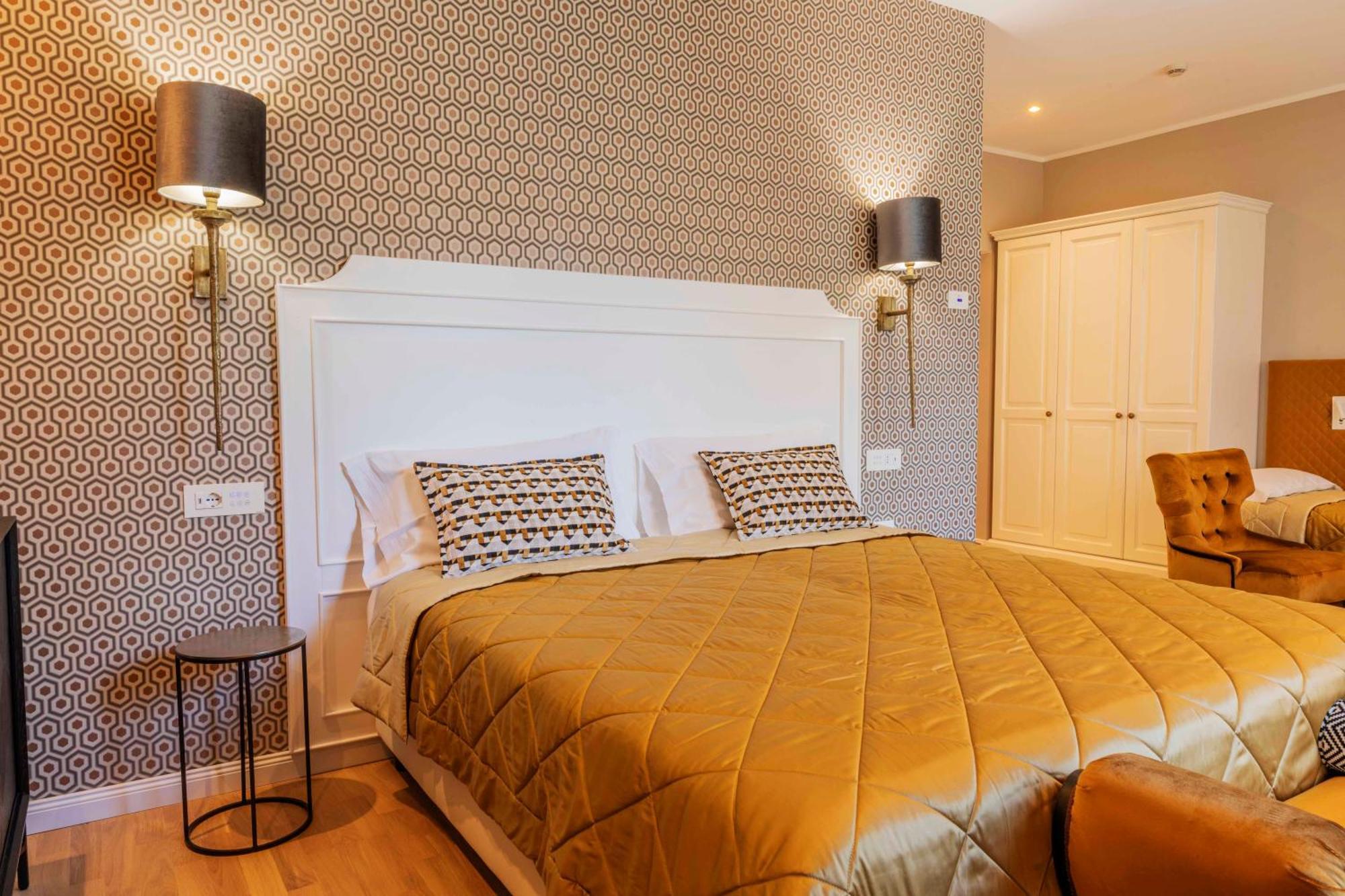 Liberty Hotel Male Luaran gambar