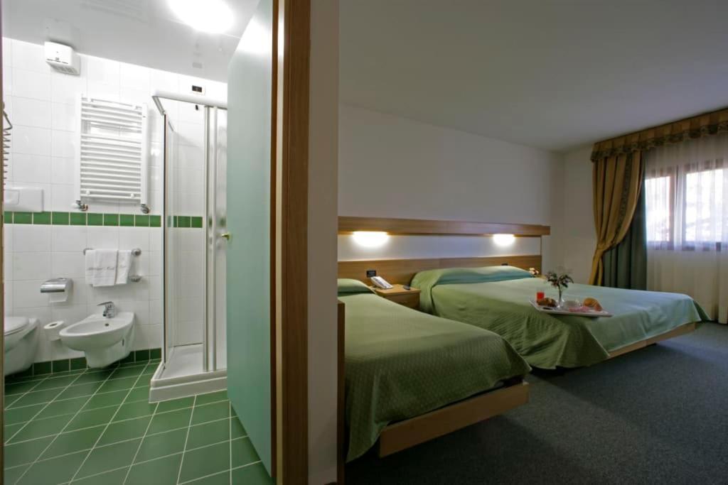 Liberty Hotel Male Luaran gambar