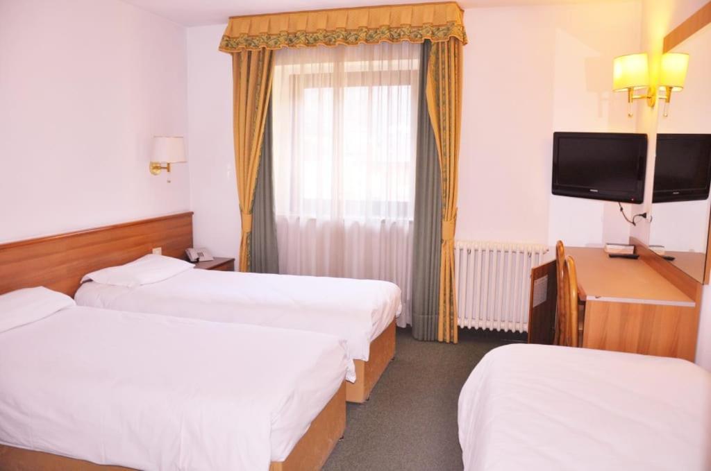Liberty Hotel Male Luaran gambar