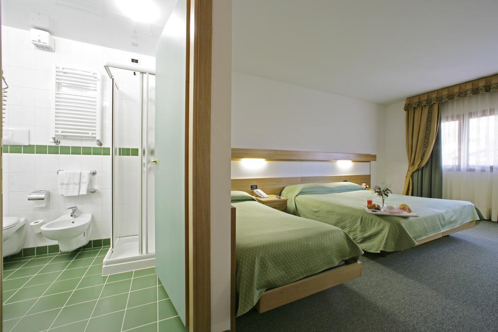 Liberty Hotel Male Luaran gambar